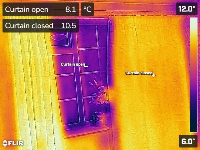 Thermal image of uninsulated flat roof