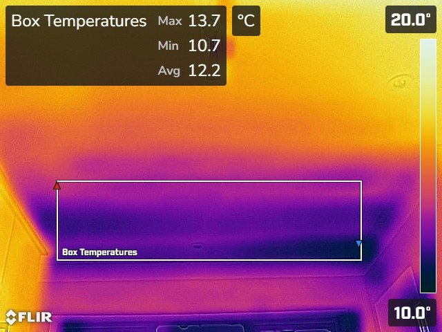 Thermal image of uninsulated flat roof
