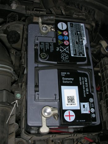 Stuart Dalby - 2005 Volkswagen Golf Mk 5 - Original Battery Replacement