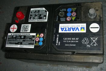 Stuart Dalby - 2005 Volkswagen Golf Mk 5 - Original Battery Replacement